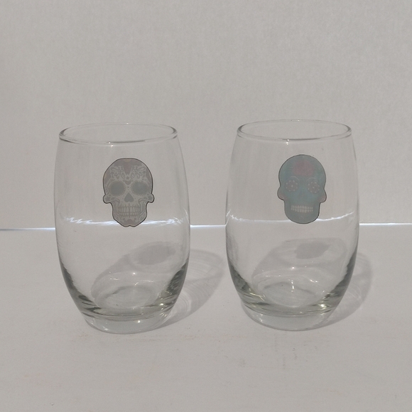 Set Of Two 15oz Stemless Wine Glasses Sugar Skull Dia de Los Muertos Halloween - Picture 2 of 2